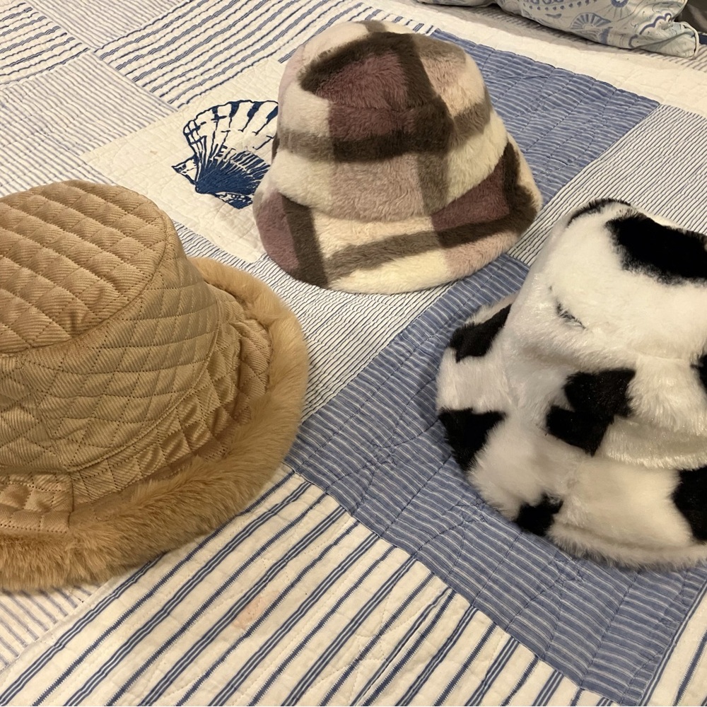 Beautiful like new hats - Picture 2 of 2